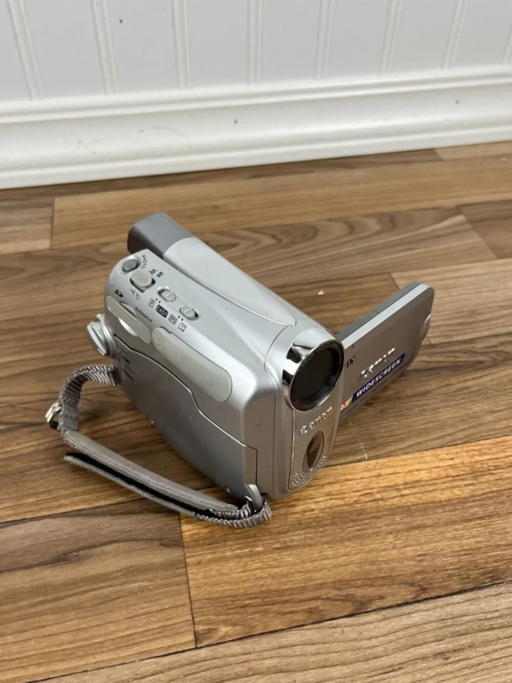 Canon ZR600 MiniDV Camcorder 2.7